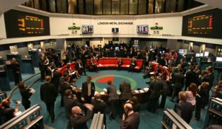 В условиях возрастания биржевой активности дорожают цветные металлы