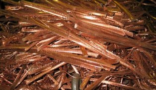 Впервые за шесть лет упала цена на медь