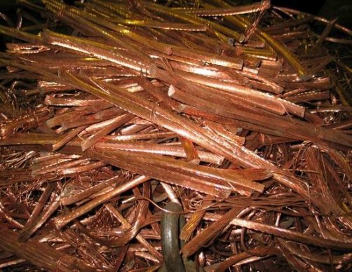 Впервые за шесть лет упала цена на медь